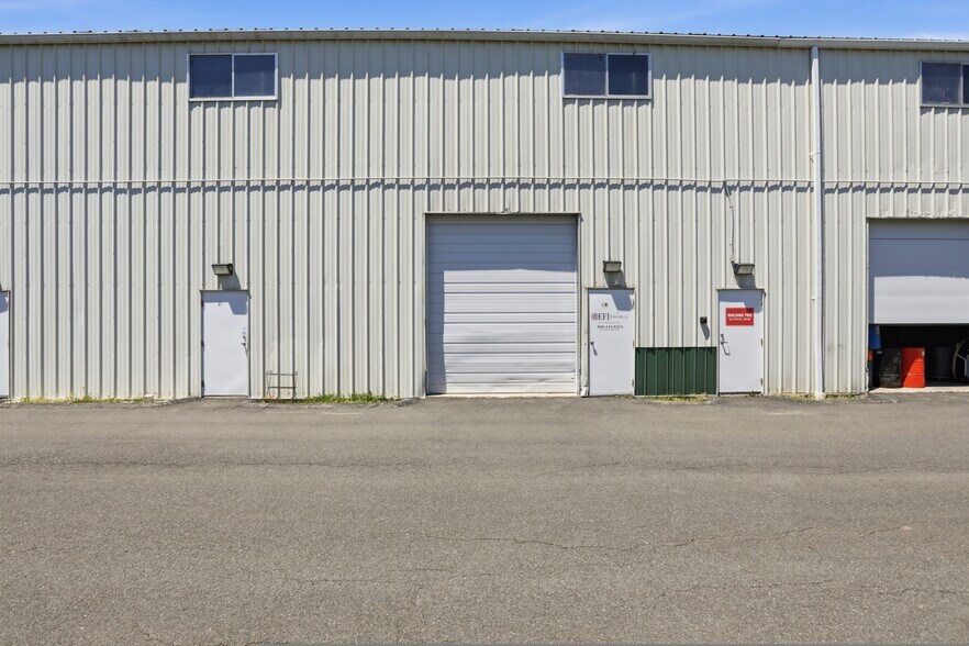 More Photos Of 18 Graf Rd, Newburyport Industrial For Lease