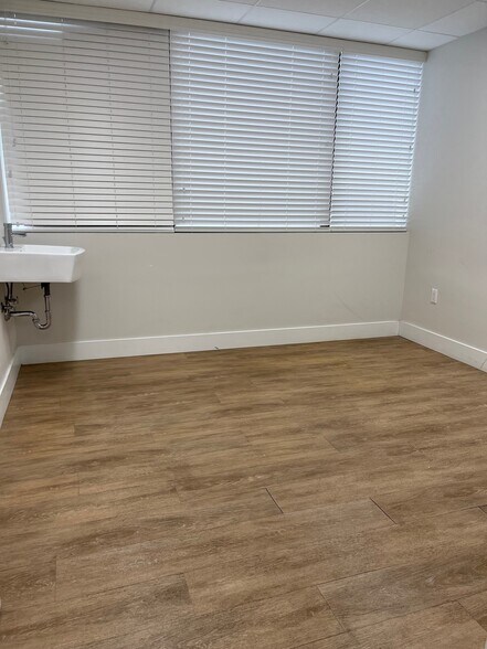 More Photos Of 4675 Ponce de Leon Blvd, Coral Gables Medical For Lease