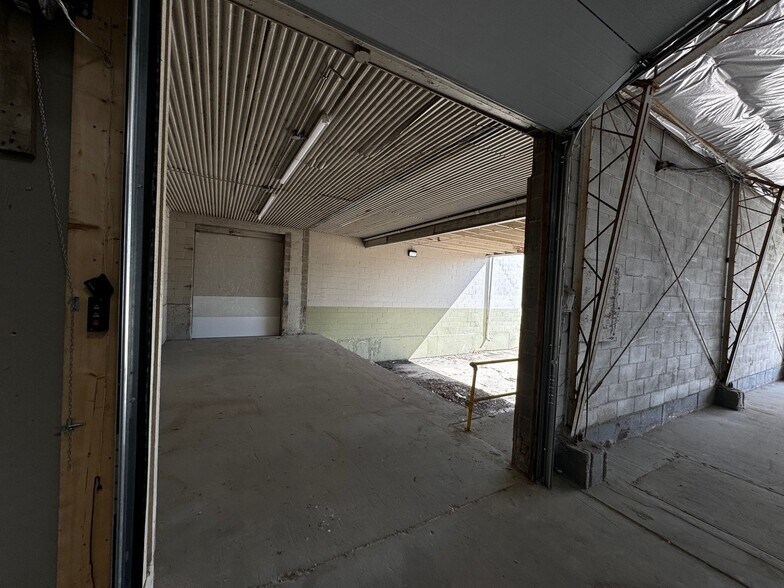 More Photos Of 147 Second Ave, Rochelle Warehouse For Lease