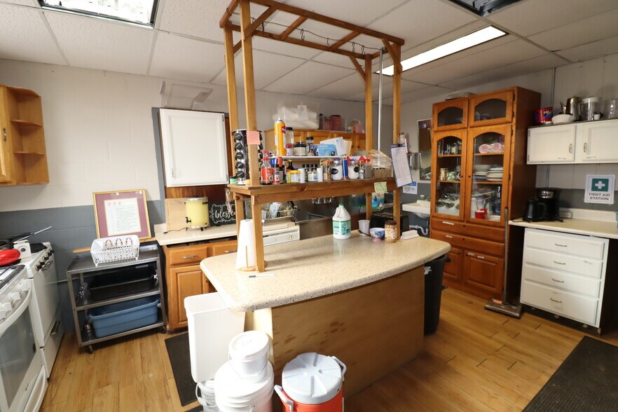 More Photos Of 3600 Ellis Ave, Ashland Flex For Sale