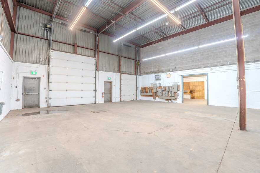 More Photos Of 8552-8678 Boul Pie-IX, Montréal Warehouse For Lease
