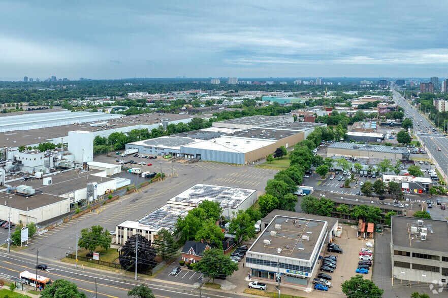 More Photos Of 2550 Stanfield Rd, Mississauga Warehouse For Lease