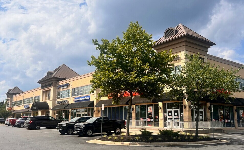 More Photos Of 21430 Cedar Dr, Sterling Storefront Retail Office For Lease