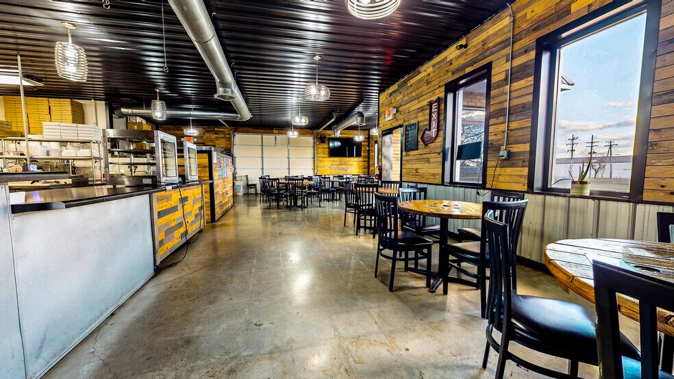 More Photos Of 1794 Harrington Memorial Rd, Mansfield Bar For Sale