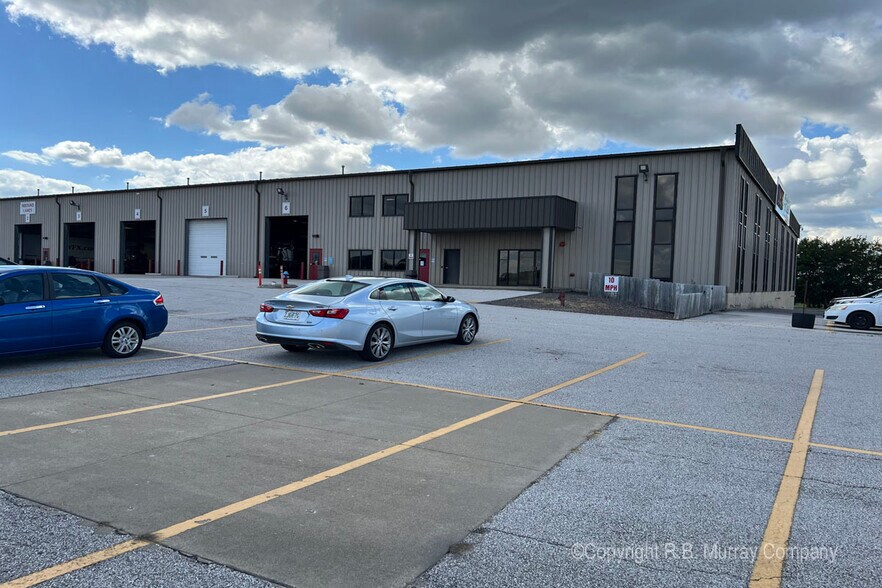 More Photos Of 2813 N Neergard Ave, Springfield Truck Terminal For Sale