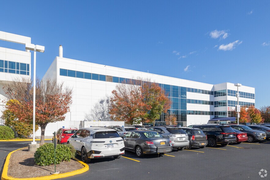 More Photos Of 1200 Waters Pl, Bronx Medical For Lease