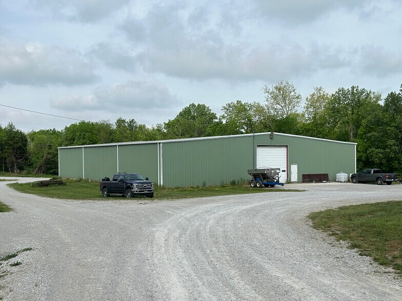 More Photos Of 1206 Nashville St, Russellville Warehouse For Lease