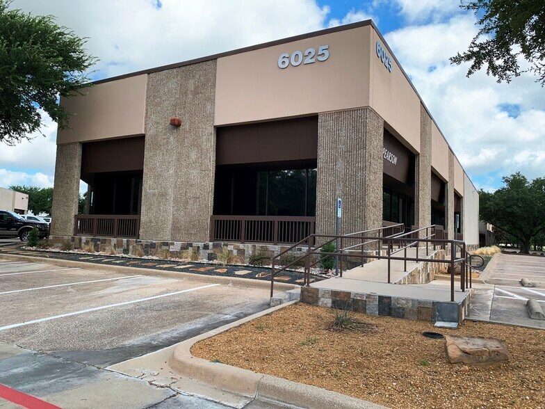 More Photos Of 2900 Gateway Dr, Irving Light Distribution For Lease