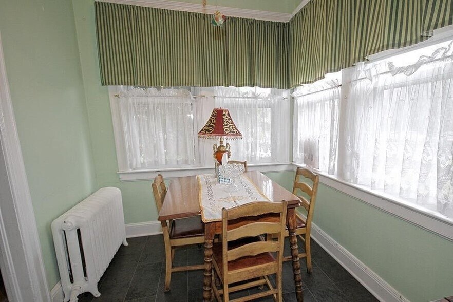 More Photos Of 3891 Amboy Rd, Staten Island Office Residential For Sale