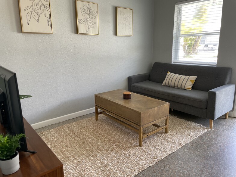 More Photos Of 629 Bay Esplanade, Clearwater Beach Specialty For Sale