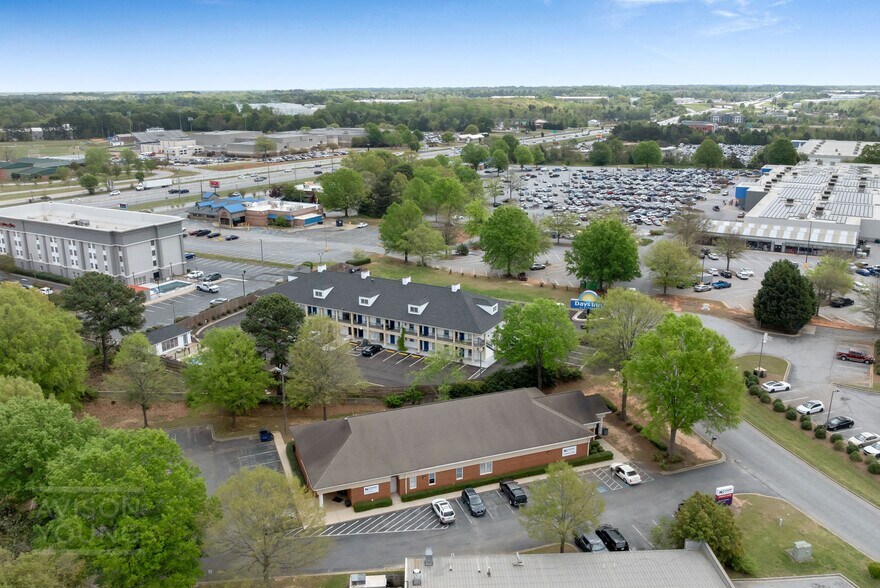 More Photos Of 35 Ray E Talley Ct, Simpsonville Medical For Lease