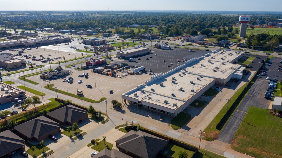 More Photos Of 115 N Mustang Rd, Mustang Unknown For Lease