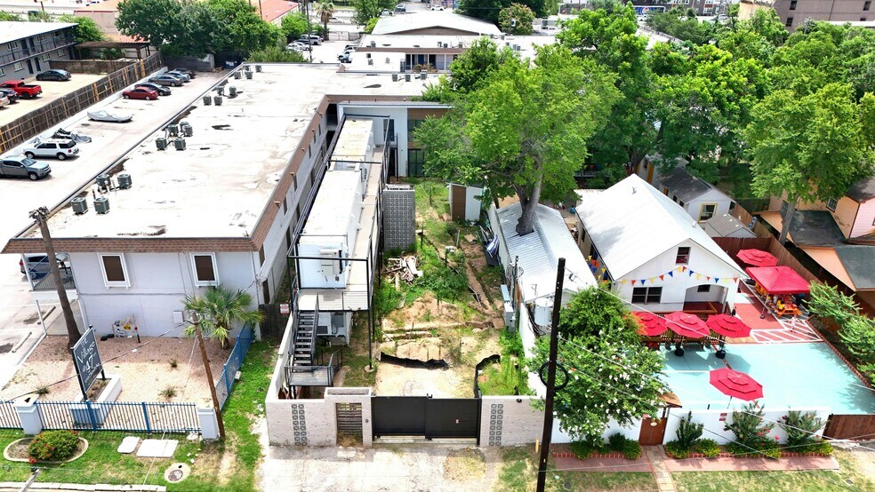 More Photos Of 4707 Harmon Ave, Austin Storefront Retail Residential For Sale