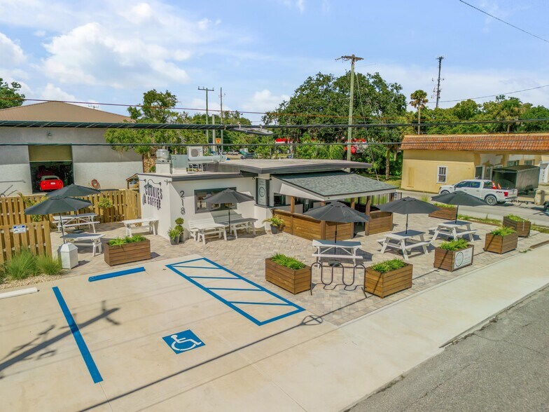 More Photos Of 218 N Orange St, New Smyrna Beach Freestanding For Sale