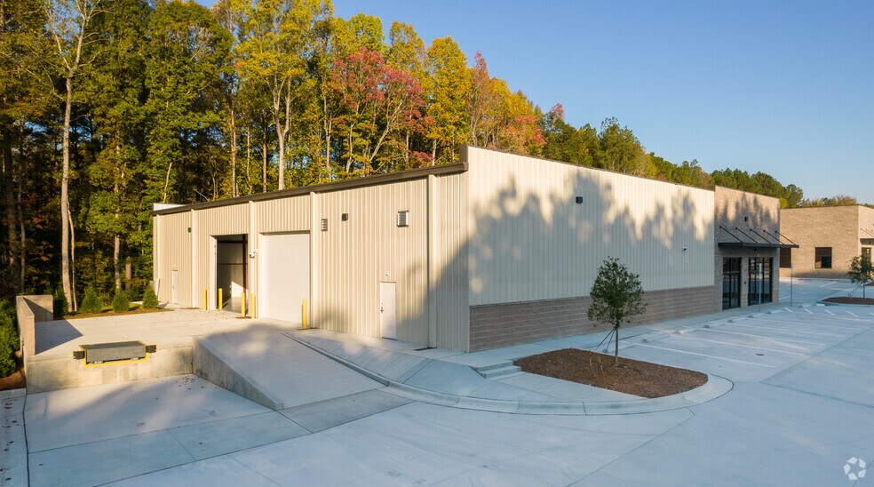 More Photos Of 4204 Virtuous St, Garner Showroom For Lease