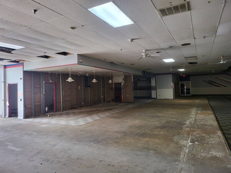 More Photos Of 361 Blanding Blvd, Orange Park Bowling Alley For Sale