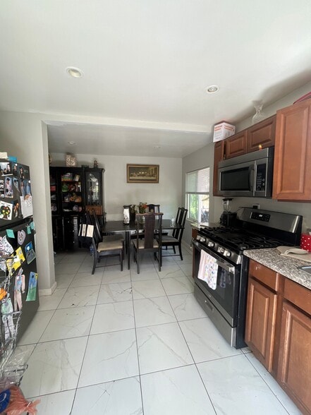 More Photos Of 154 El Medio St, Ventura Apartments For Sale