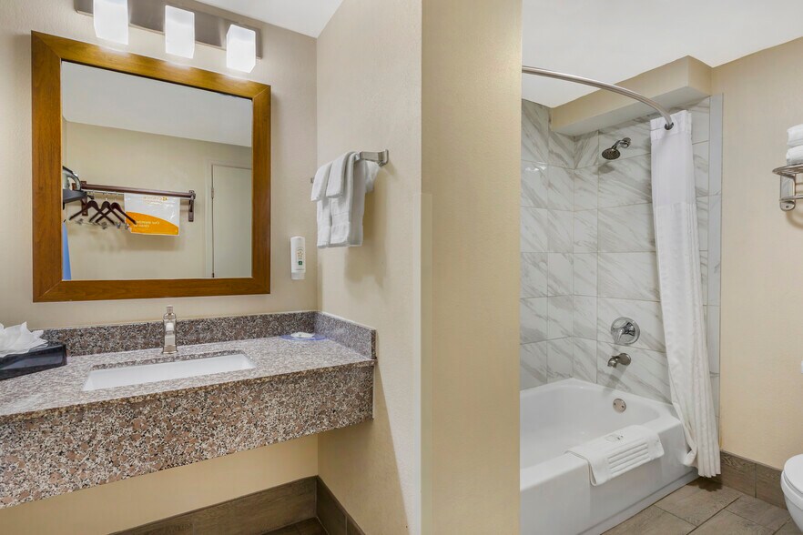 More Photos Of 115 Lake Ave, Spring Lake Hotel For Sale