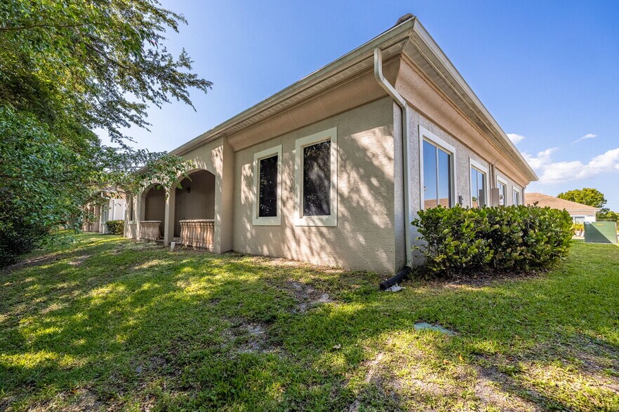More Photos Of 4966-4968 Royal Gulf Cir, Fort Myers Medical For Sale