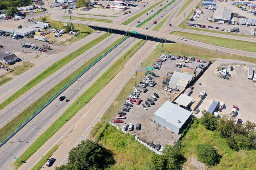 More Photos Of 11909 C F Hawn Fwy, Dallas Auto Dealership For Sale