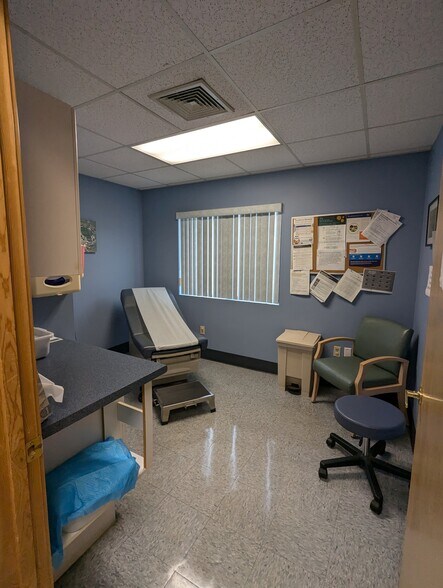 More Photos Of 1445 Wampanoag Trl, Riverside Office For Sale