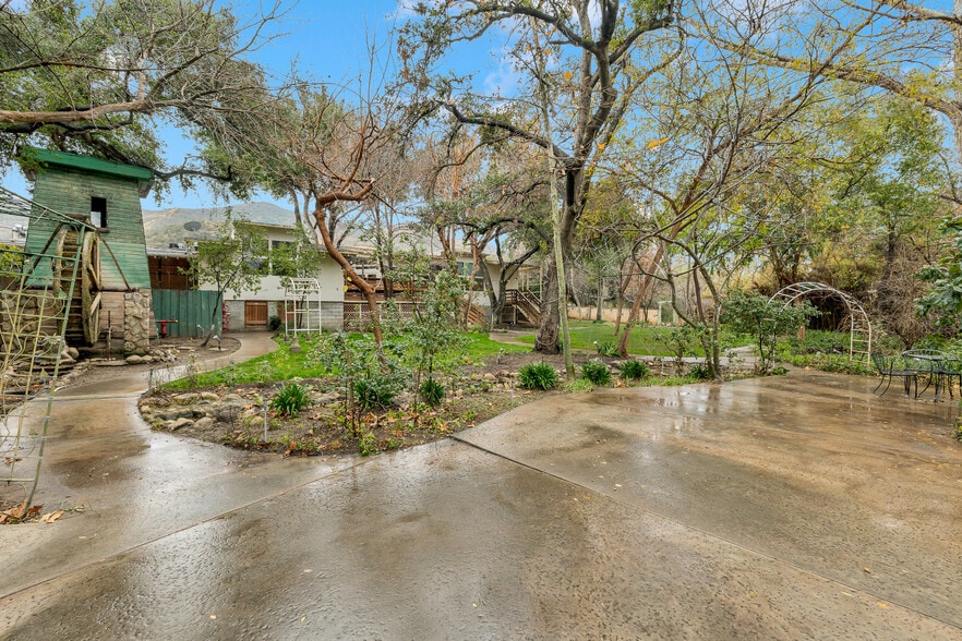More Photos Of 12117 Sierra Hwy, Santa Clarita Hotel For Sale