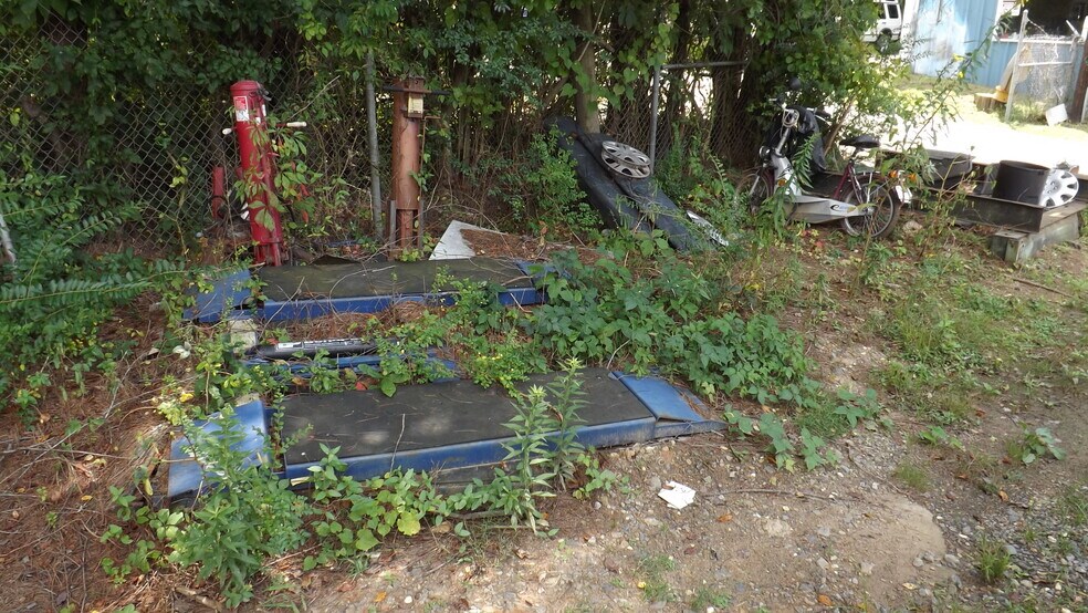 More Photos Of 2056 US 70 Hwy, Swannanoa Auto Salvage Facility For Lease