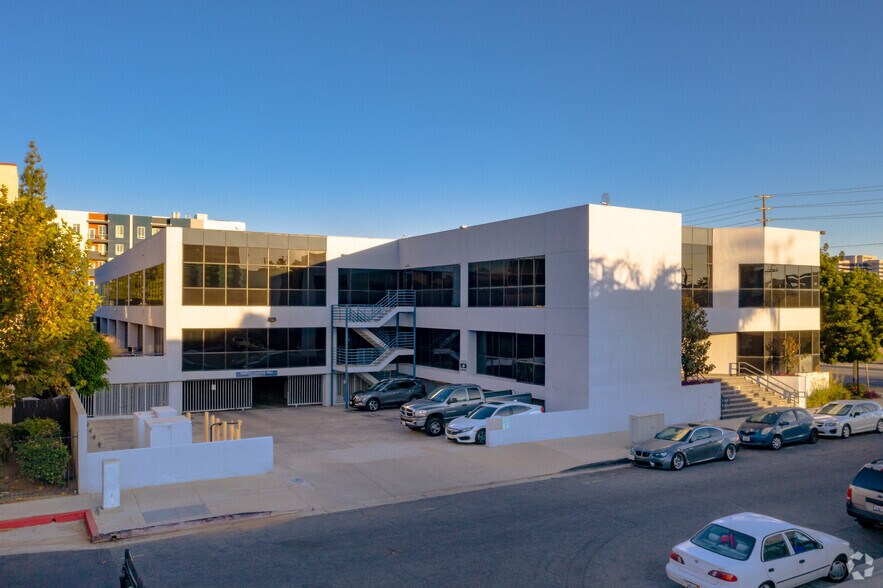 More Photos Of 21515 Vanowen St, Canoga Park Coworking Space