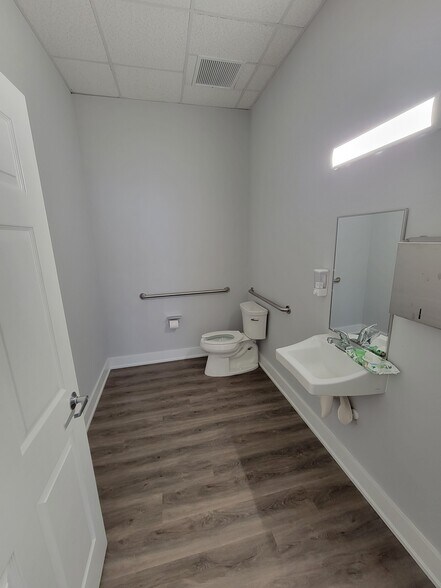 More Photos Of 9405 Cypress Lake Dr, Fort Myers Medical For Lease