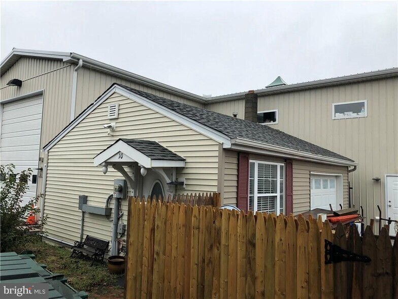 More Photos Of 10 Park Ave, Stafford Township Showroom For Sale