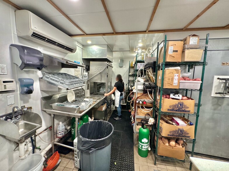 More Photos Of 4257 Austin Blvd, Island Park General Retail For Sale
