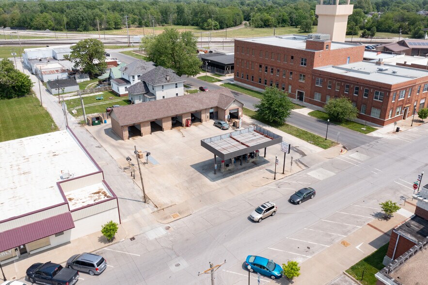 More Photos Of 301 W Coates St, Moberly Specialty For Sale