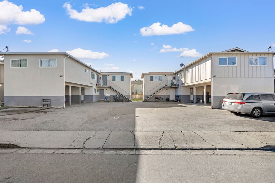 More Photos Of 466 Willow Ave, Half Moon Bay Apartments For Sale