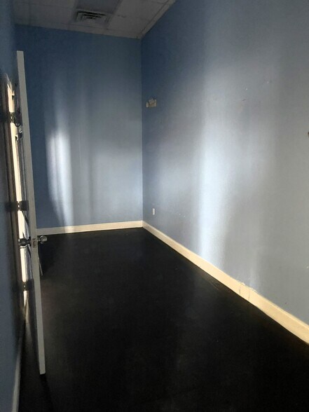 More Photos Of 5810 Main St, Zachary Unknown For Lease