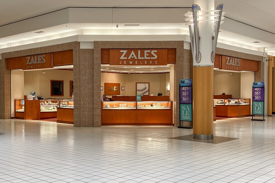 More Photos Of 4101 E Wilder Rd, Bay City Storefront For Lease