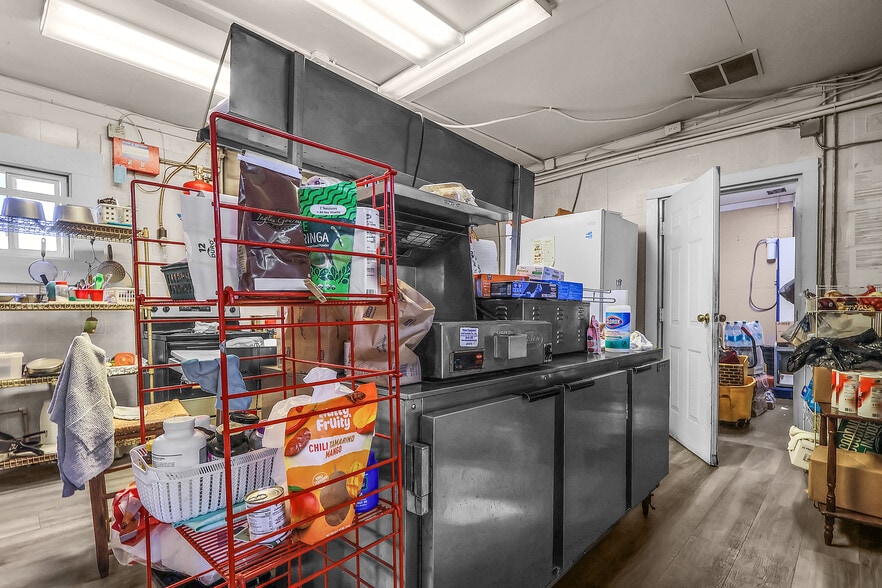 More Photos Of 2550 Parks Mill Rd, Buckhead Morgan Service Station For Sale