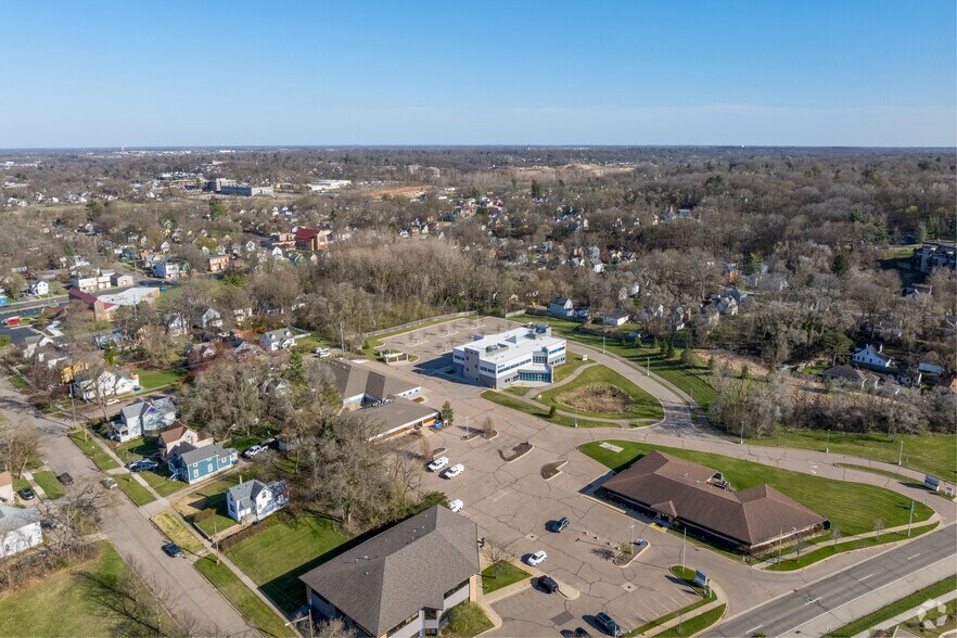 More Photos Of 1825 S Park St, Kalamazoo Medical For Lease