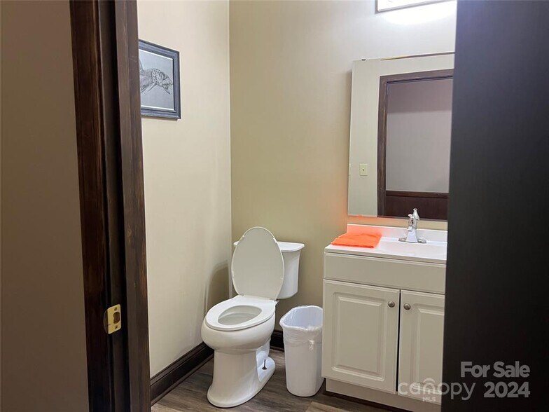 More Photos Of 604 Clark Dr, Lincolnton General Retail For Sale