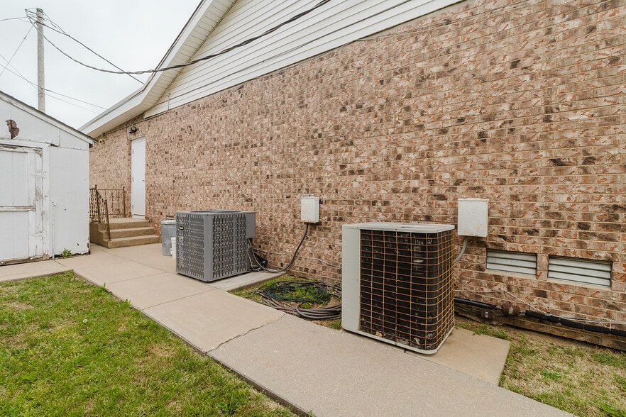 More Photos Of 1319 E 17th Ave, Hutchinson Religious Facility For Sale