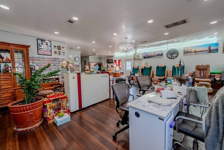 More Photos Of 3500 Mobile Hwy, Pensacola Freestanding For Sale