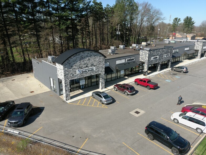 More Photos Of 8533-8559 E Washington St, Chagrin Falls Unknown For Lease