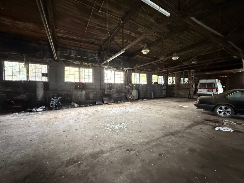 More Photos Of 22 Richmond Ave, Worcester Auto Repair For Sale