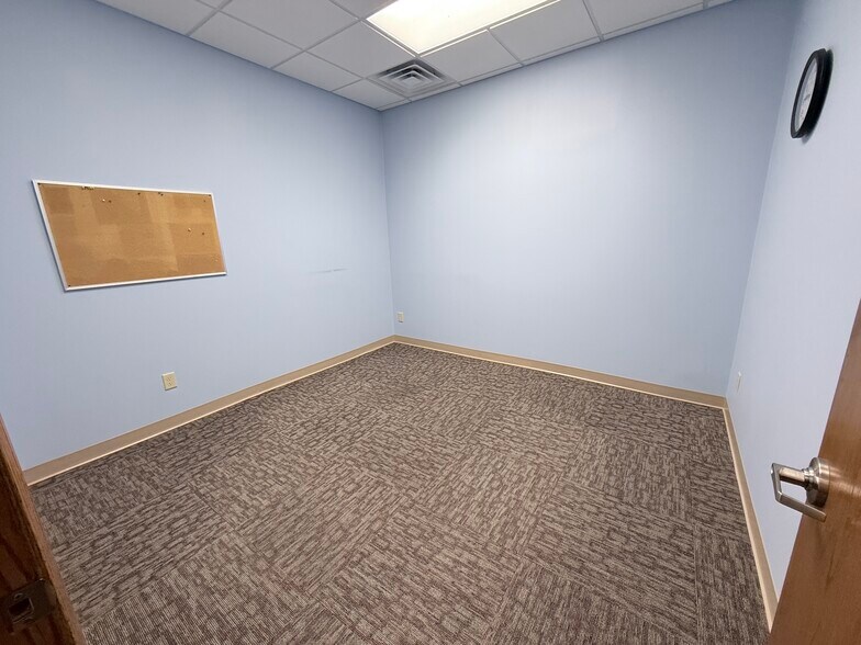 More Photos Of 431 13th St, Franklin Office For Sale