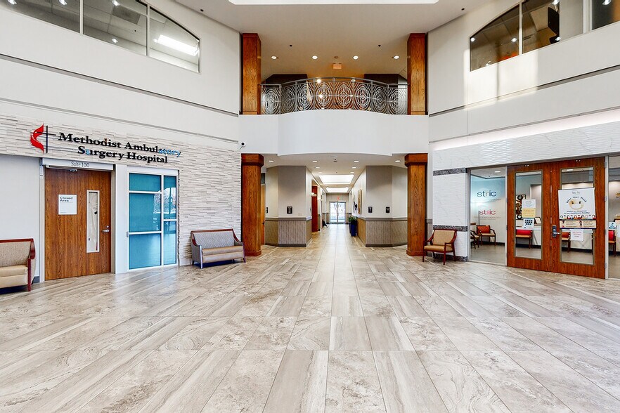 More Photos Of 9150 Huebner Rd, San Antonio Medical For Lease