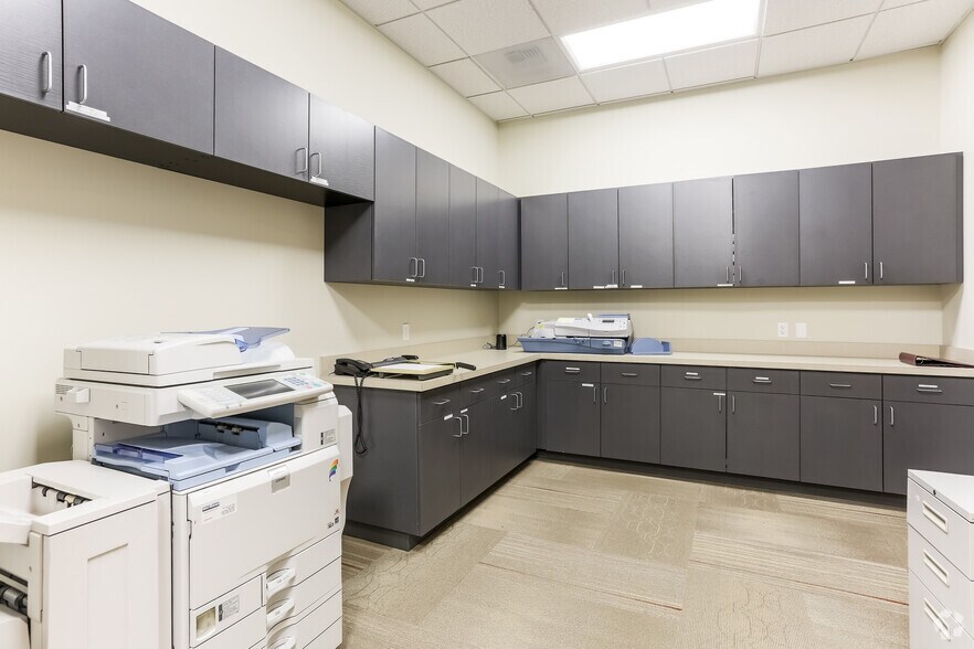 More Photos Of 701 NE 136th Ave, Vancouver Office For Lease