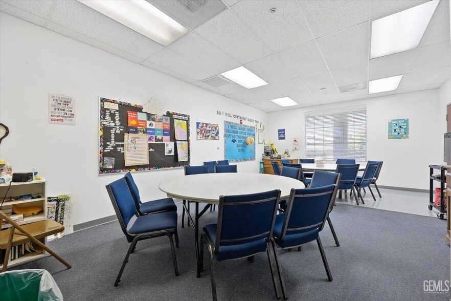More Photos Of 425 S H St, Bakersfield Religious Facility For Sale