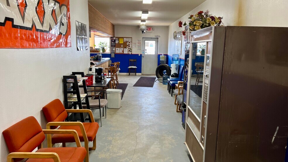 More Photos Of 1213 Elkhorn Dr, Wright Auto Repair For Sale