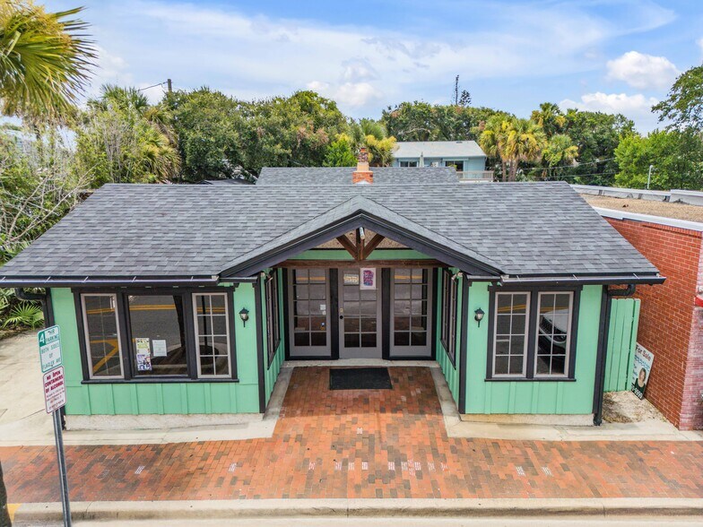 More Photos Of 304 Flagler Ave, New Smyrna Beach Storefront For Sale