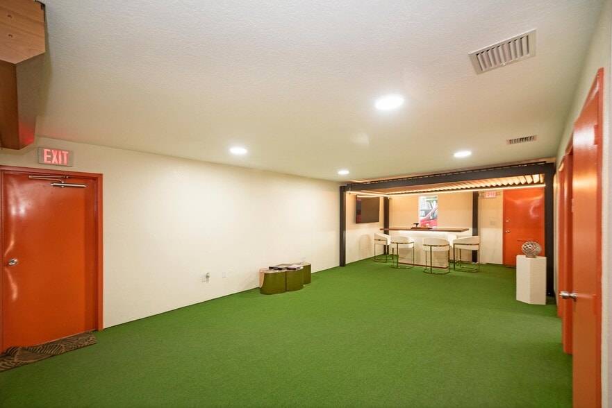 More Photos Of 8230-8232 NW 56th St, Miami Warehouse For Sale