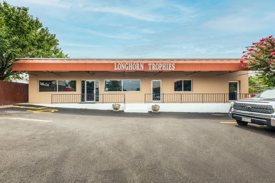 Primary Photo Of 4912 Burnet Rd, Austin Freestanding For Sale